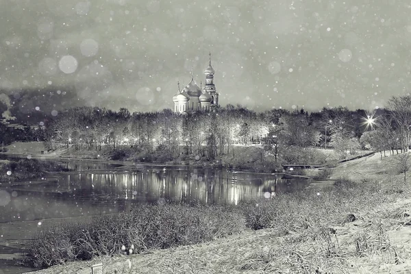 Church on the riverside on autumn — Stock Photo, Image