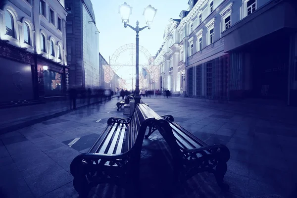 Beleuchtetes nächtliches Stadtbild — Stockfoto