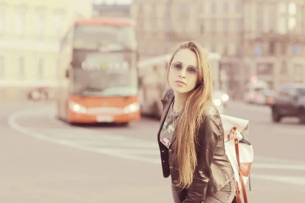 Молода жінка в Санкт-Петербурзі — стокове фото