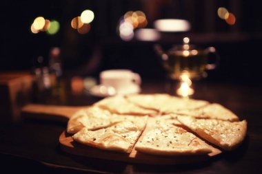 Restoranda garson tablo