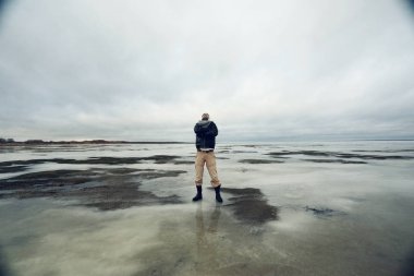  Gezgin adam buz düz üzerinde