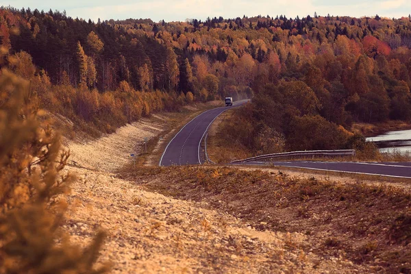 Rodovia Outono paisagem — Fotografia de Stock