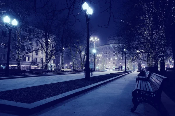 Gece muhteşem şehir — Stok fotoğraf