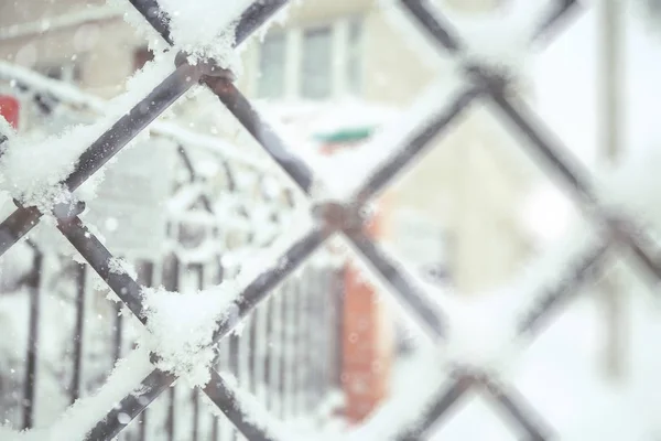 Griglia in acciaio nella neve — Foto Stock