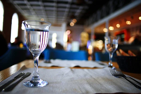 レストランでテーブル カトラリー セット — ストック写真