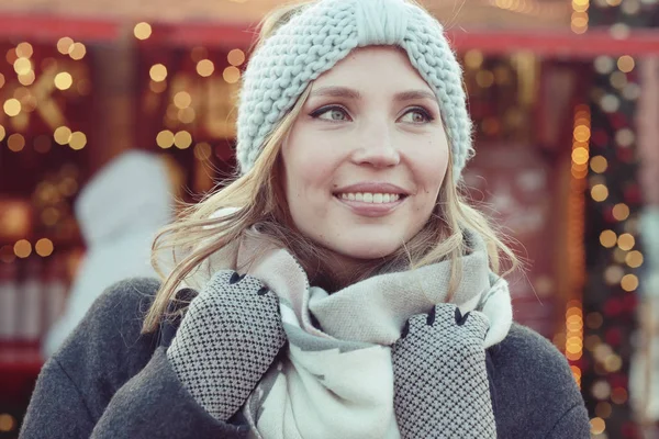 Vrouw in winterkleren — Stockfoto