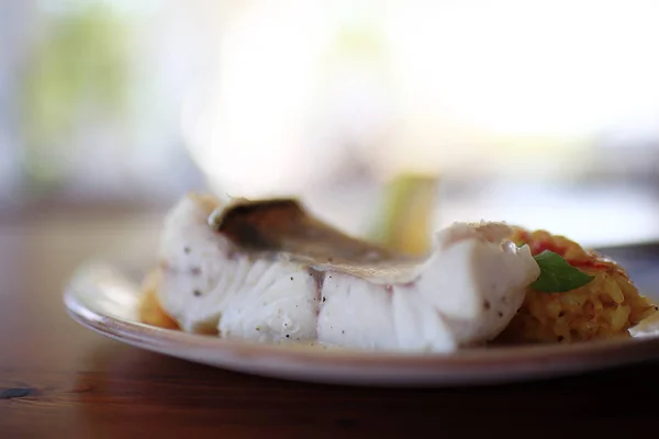 Cenário de mesa no restaurante de frutos do mar — Fotografia de Stock