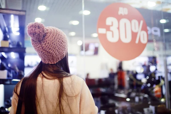 Mulher no shopping — Fotografia de Stock