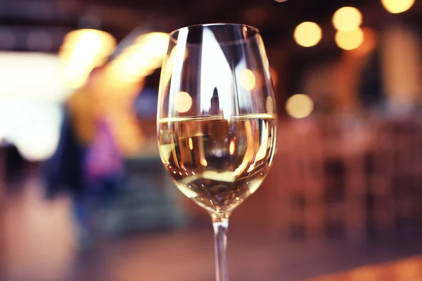 レストランでグラスのアルコール飲料 — ストック写真