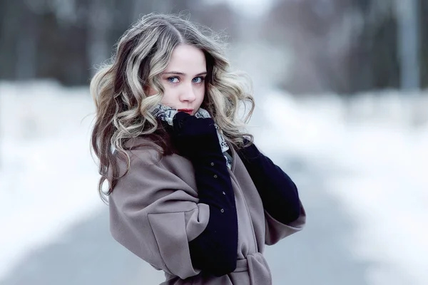 Sad blonde on street in winter — Stock Photo, Image