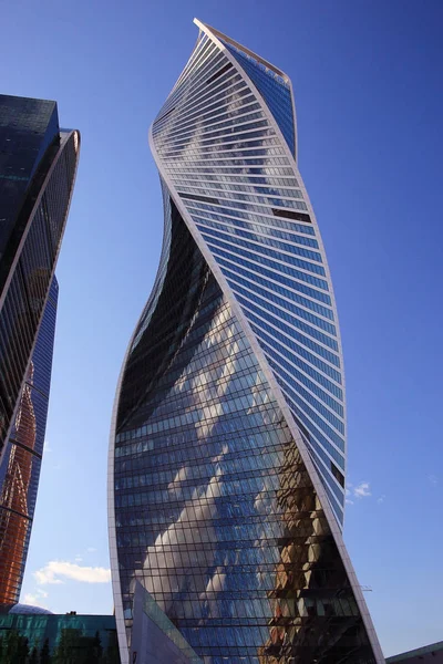 在城市中的现代摩天大楼 — 图库照片