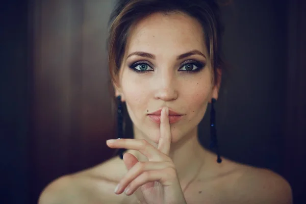 Girl holding finger on mouth — Stock Photo, Image