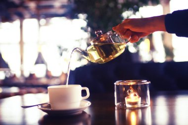 Yeşil çay bir kafede