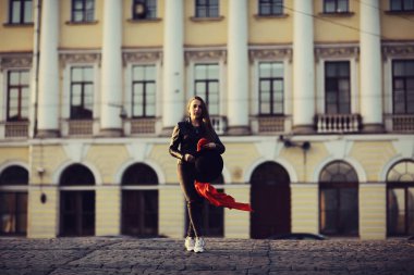  Şehir sokak genç kadın