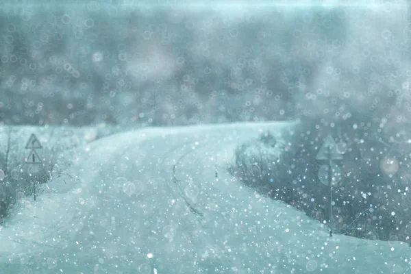 Camino de invierno bajo la nieve — Foto de Stock