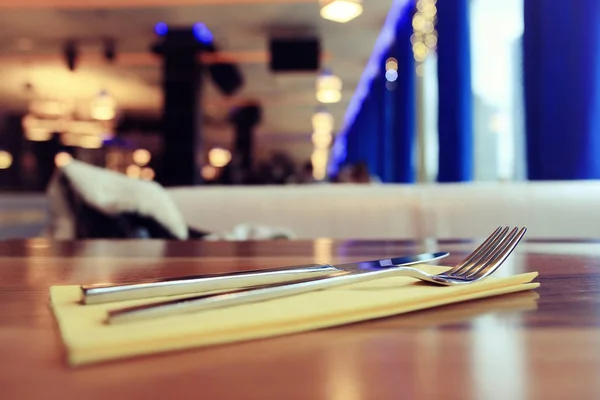 Instelling van het bestek van de tabel in restaurant — Stockfoto