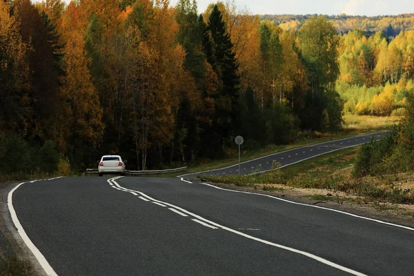 Highway höstlandskap — Stockfoto