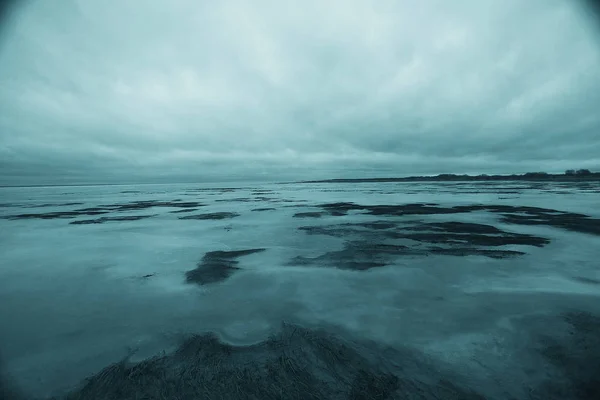 Kışın Donmuş Göl — Stok fotoğraf