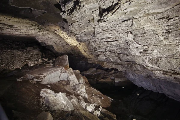 Natural Cave in mountain — Stock Photo, Image