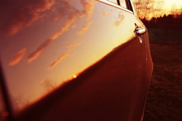 Sommersonnenuntergang auf der Autobahn — Stockfoto