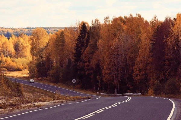 Highway höstlandskap — Stockfoto