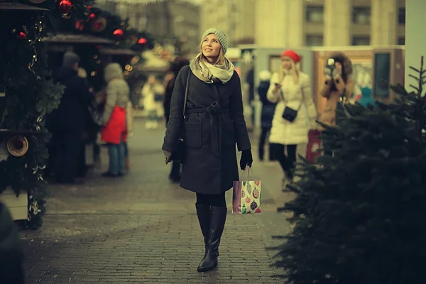 Mulher em roupas de inverno — Fotografia de Stock