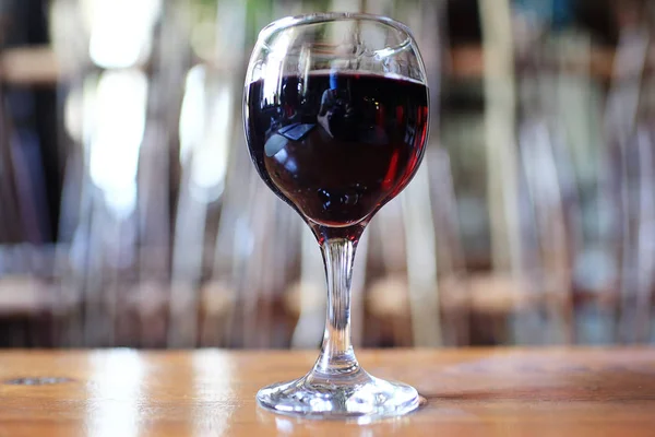 Kolacja z kieliszek wina na stole — Zdjęcie stockowe