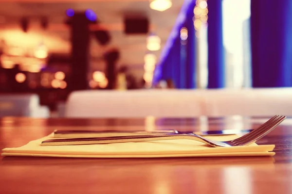 Cubertería de mesa en el restaurante — Foto de Stock