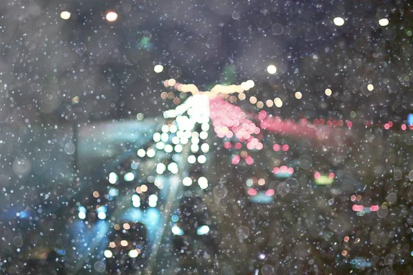 Traffico stradale cittadino notturno — Foto Stock