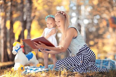 Anne ve kızı açık