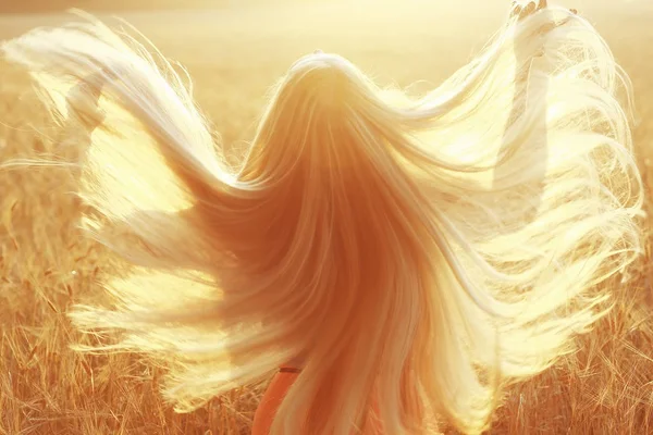 Blonde with long hair in field — Stock Photo, Image