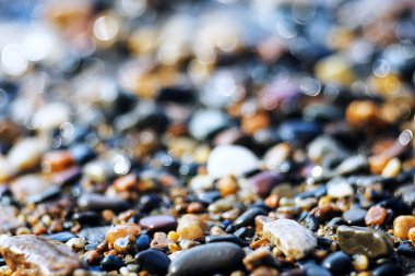 Nehir kıyısında çakıl doku 