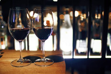  Tablo bir kafede akşamları