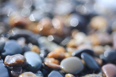 Nehir kıyısında çakıl doku 