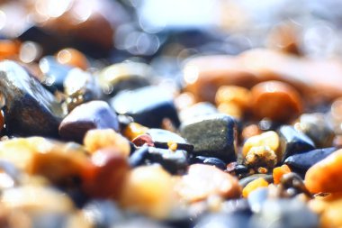 Nehir kıyısında çakıl doku 