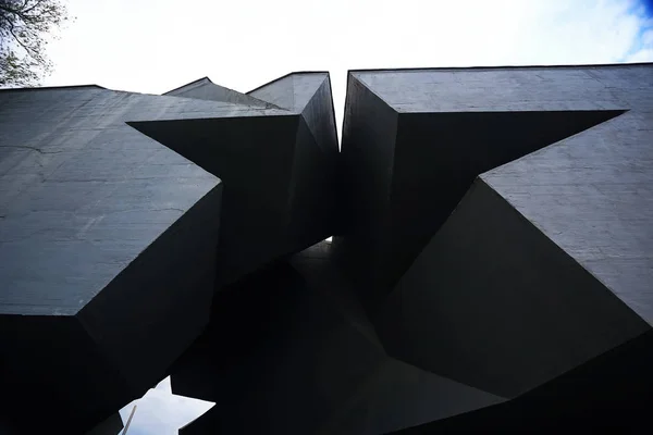 Monument opgedragen aan de oorlog — Stockfoto