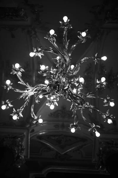 Interior chandelier in Peterhof — Stock Photo, Image