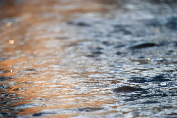 Konsistens av vatten med små vågor — Stockfoto