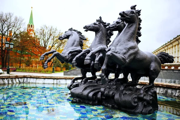 Fuente en el parque en Moscú — Foto de Stock