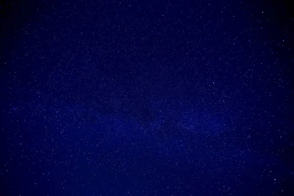 Dunkler Nachthimmel in den Sternen — Stockfoto