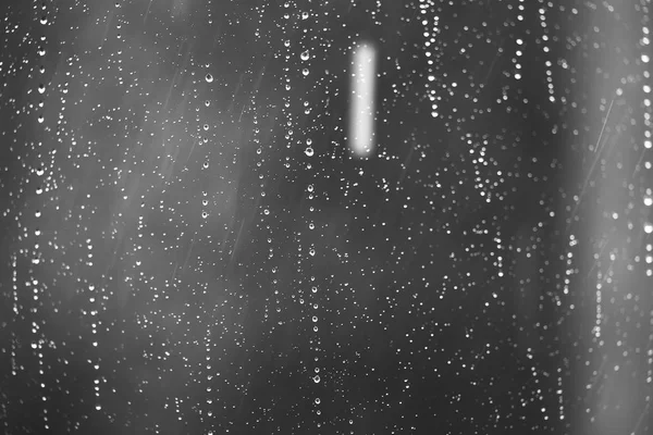 Gotas de lluvia en vidrio de ventana — Foto de Stock