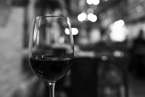 Бокал вина с красным вином — стоковое фото