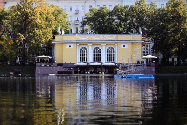 De Patriarchvijver in Moskou — Stockfoto