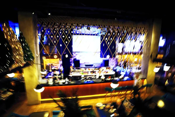 Bar iluminado por la noche — Foto de Stock
