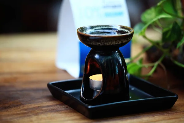 Queimador de óleo com vela — Fotografia de Stock