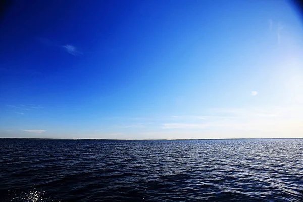 Gün batımında gökyüzünde bulutlar