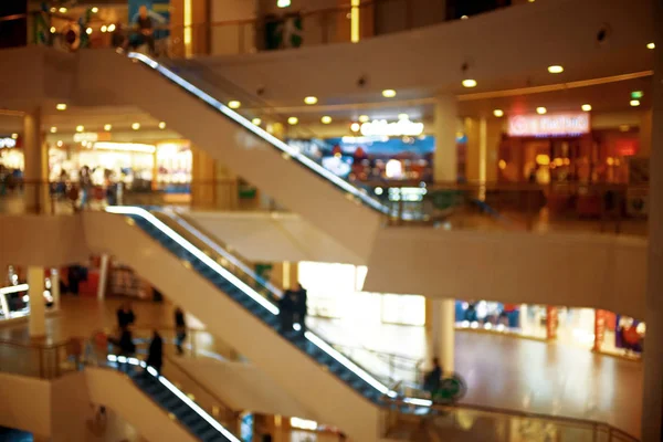 Blurred background in a shopping center — Stock Photo, Image