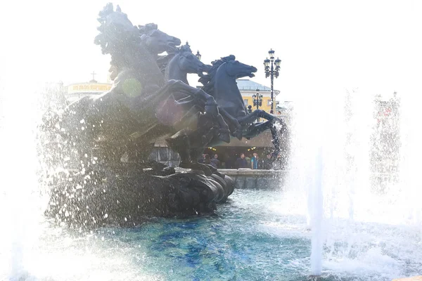 Bellissime fontane e statue — Foto Stock