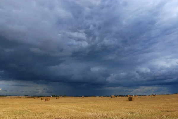 Az ég a vihar előtt. — Stock Fotó