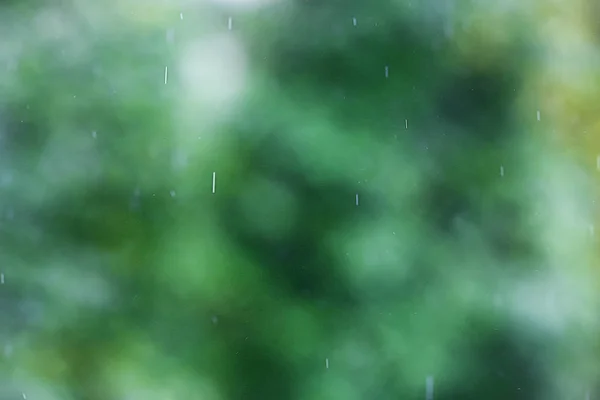 ガラスの下に雨滴 — ストック写真